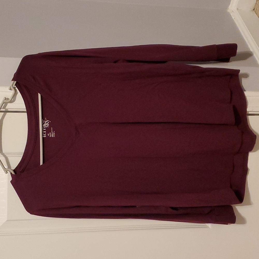 Women's long sleeve V-neck